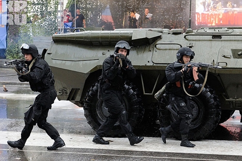 Фотографии с показательных выступлений СОБР и ОМОН в Волгограде