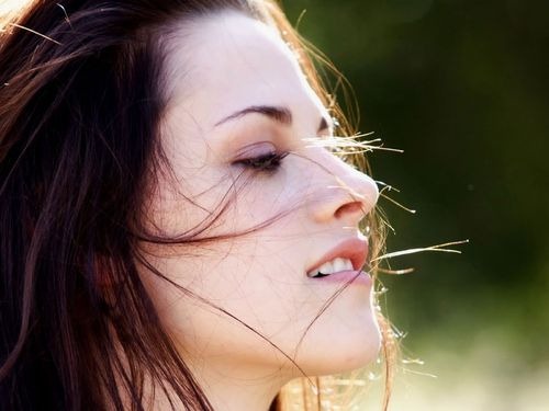[Kristen%2520Stewarts%2520-%2520Capa%2520Faixa%2520360%2520%25287%2529%255B4%255D.jpg]