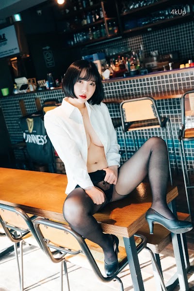 [Loozy] Son Ye-Eun (손예은) Tainted Love Bar