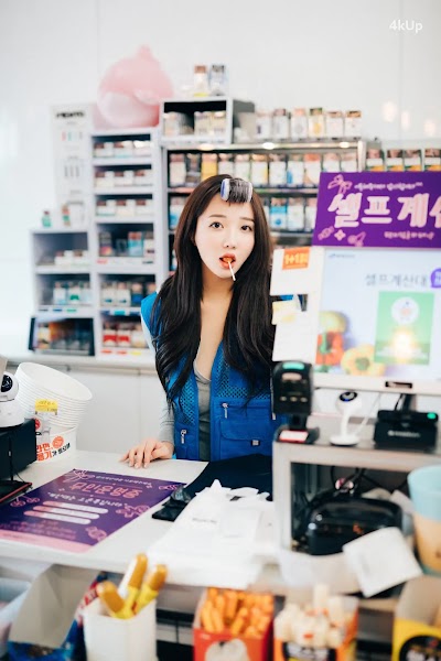 [Loozy] Son Ye-Eun (손예은) CS Part Timer