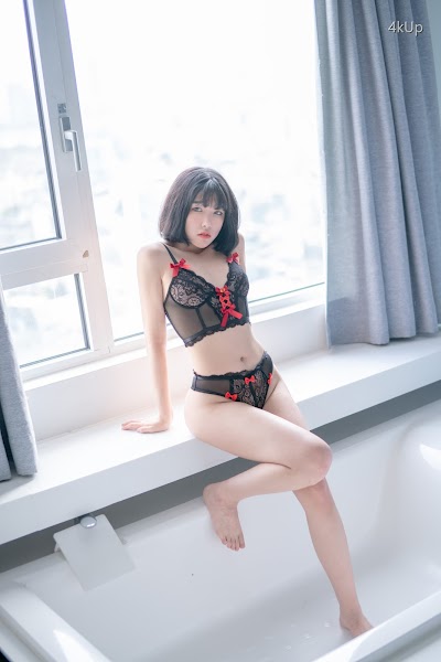 Sonson (손손) Black Rose
