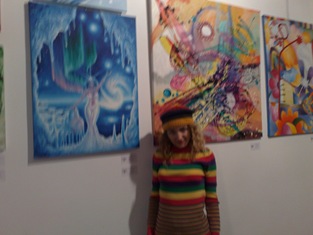 Corina Chirila si tabloul Craiasa zapezilor la galeria Elite prof art expozitie de iarna