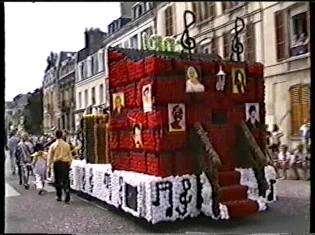 [2002.08.18-016-moi-jaime-le-music-ha.jpg]