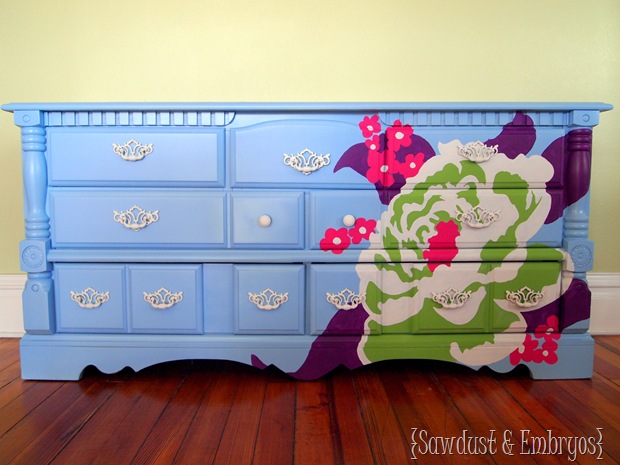 Using a projector to paint AMAZING designs on furniture {Sawdust and Embryos}