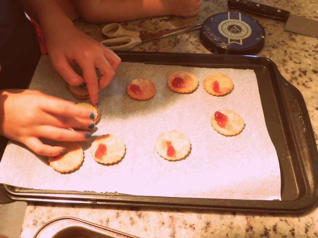 [biscotti-di-pasta-frolla-e-marmellat%255B5%255D.jpg]