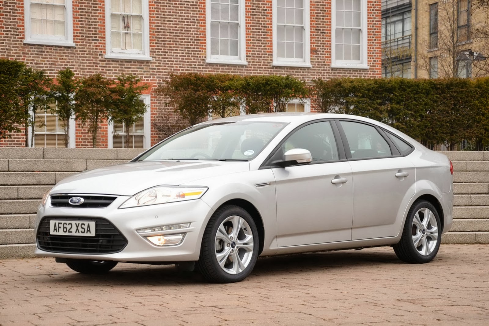 [2013%2520Mondeo%2520Graphite%255B2%255D.jpg]