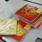 乘着芙蓉的理事们还没有到，我们先来把要寄出去的贺年卡准备好。。