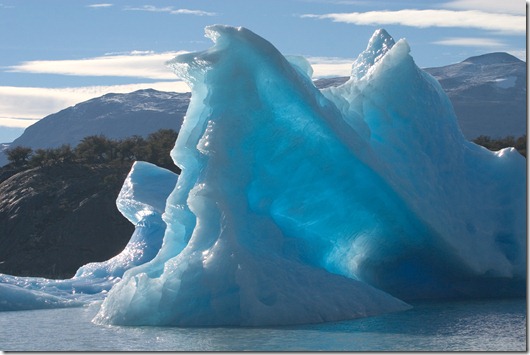 Tèmpanos_(iceberg)_Lago_Argentino_Brazo_Norte_Patagonia_Argentina_Luca_Galuzzi_2005