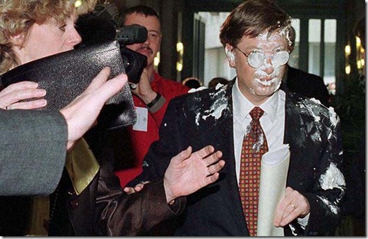 BRU20-19980204-BRUSSELS, BELGIUM: Speech in hand, Microsoft chairman Bill Gates still bears the hallmark of a whipped cream pastry attack at the "Concert Nobel" in Brussels 04 FEB where he was addressing  conference marking the 10th Anniversary of Flanders Technology". Gates, currently on a European speaking tour, managed a quick clean up in a nearby toilet before addressing a slightly bewildered audience. The motive behind the attack is not known. EPA PHOTO/BELGA/HERWIG VERGULT/MPC