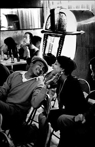 [South%2520Africa.%2520Gauteng.%2520Johannesburg.%2520Fordsburg.%2520Affection%2520between%2520two%2520people%2520in%2520a%2520multi-racial%2520cafe.%25201961%255B4%255D.jpg]