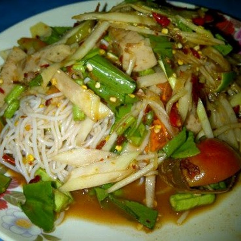 Papaya salad favourite Thai food