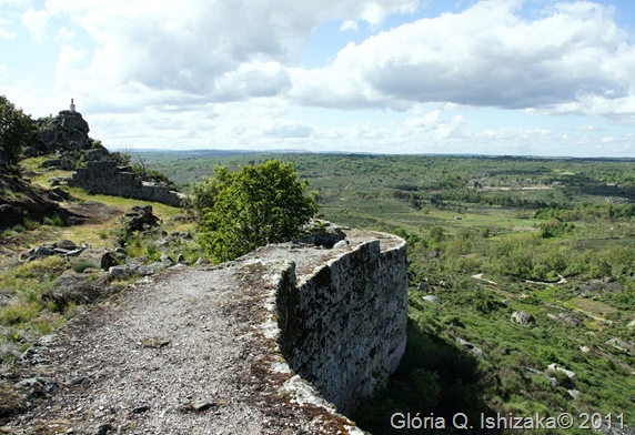 Glória Ishizaka - Vila do Touro - vista a partir da ruina do castelo