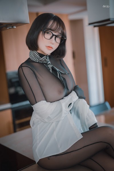 DJAWA Photo – Son Ye-Eun (손예은) Naughty Supervisor Uncensored