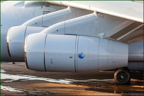 Фотографии тяжелого военно-транспортного самолета Ил-76МД-90А.