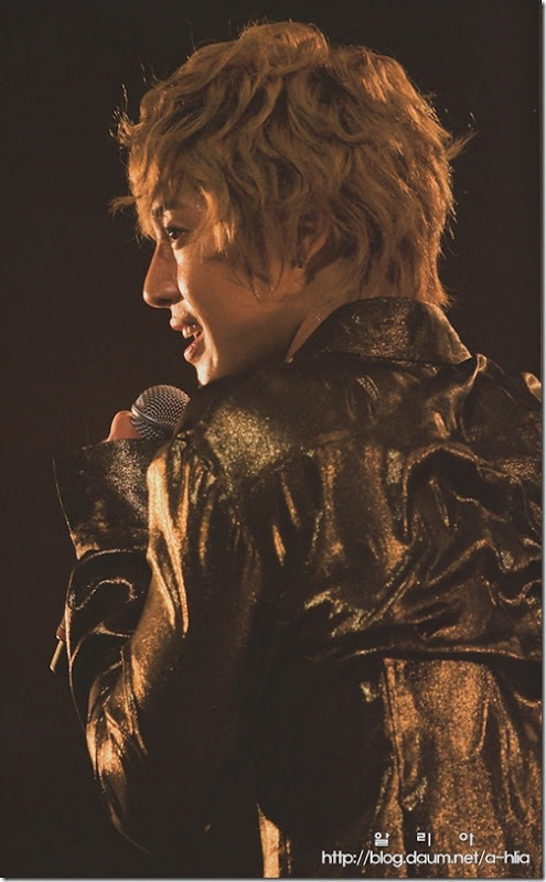 [Magazine]First_Tour_2011_in_Japan_(3)