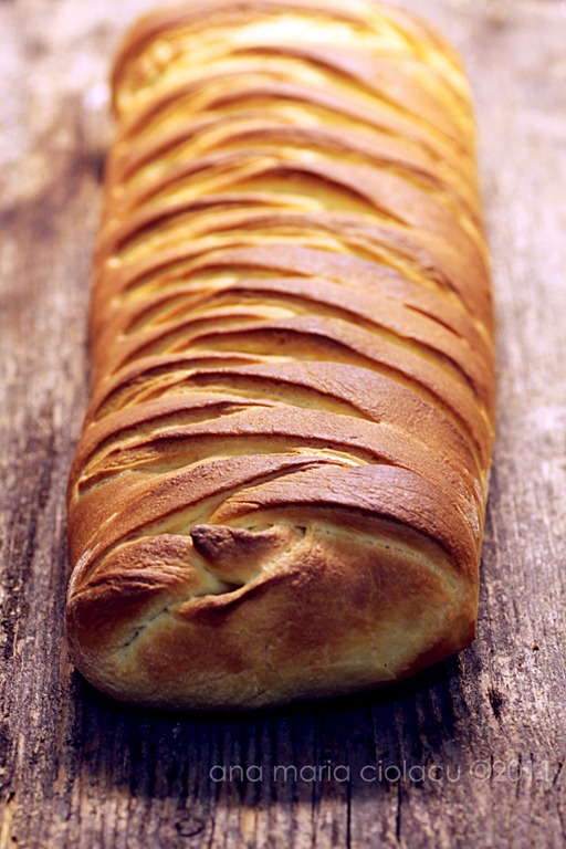 [Paine%2520impletita%2520umpluta%2520cu%2520mortadella%2520si%2520branza4%255B5%255D.jpg]