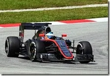 Fernando Alonso con la McLaren in Malesia