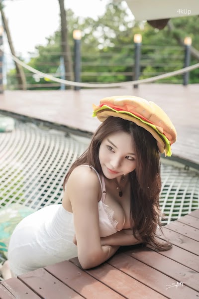 SAINT Photolife – Zzyuri (쮸리) Jezzyuri