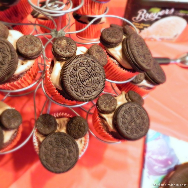 [weve-got-ears-mickey-mouse-cupcakes3.jpg]