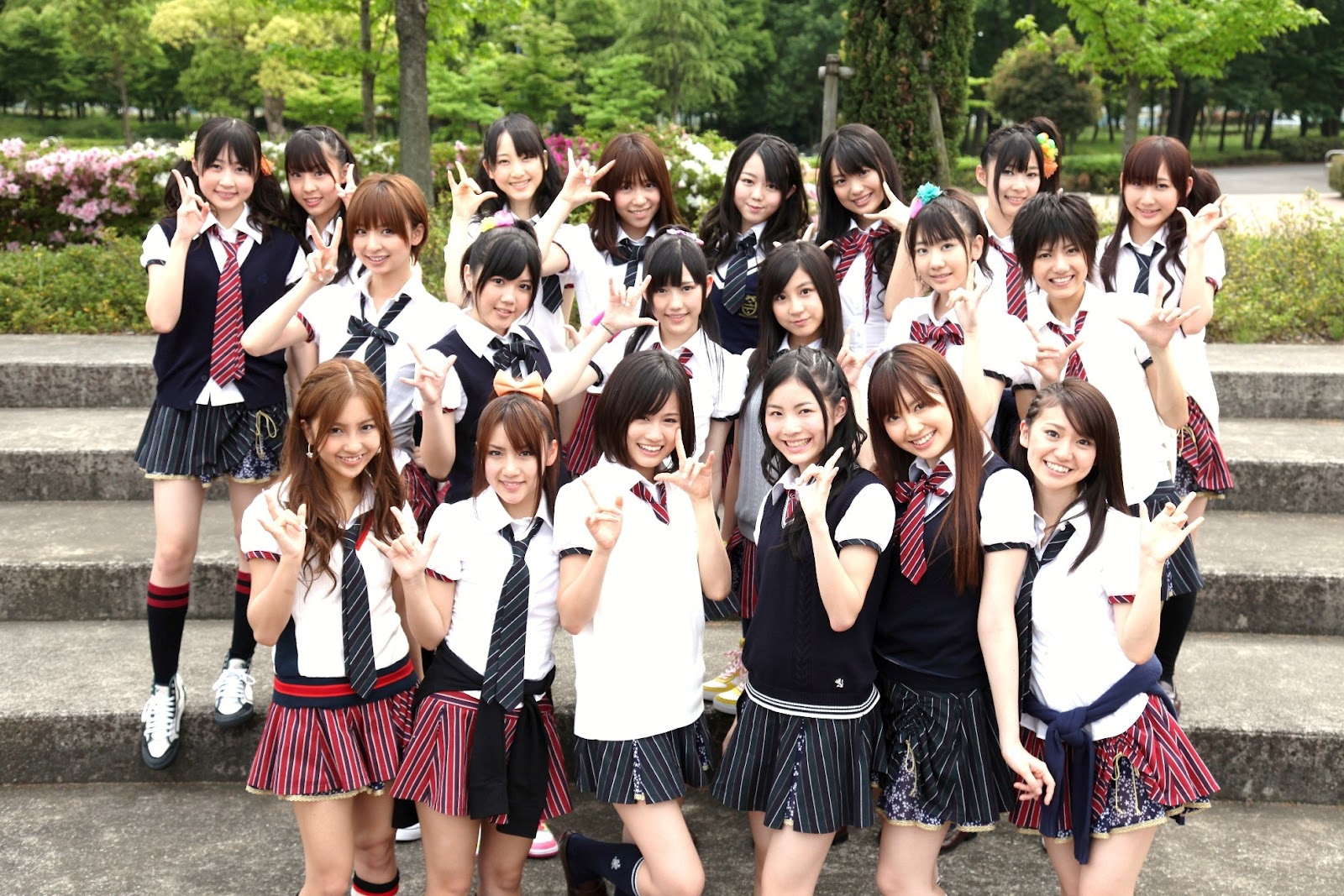 [akb48girls_%255B2%255D.jpg]
