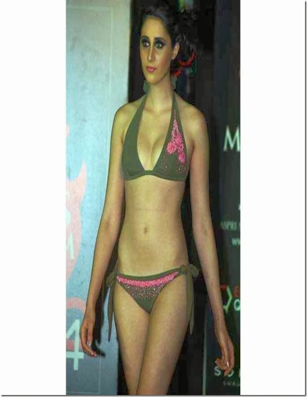 maxim bikini show  (15)