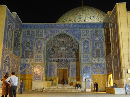 13. Loft-allah mosque by night.JPG