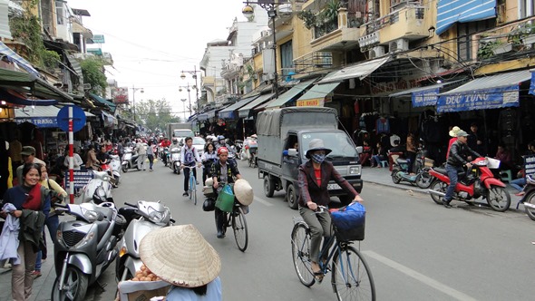 Trânsito no Old Quarter de Hanói