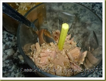 Stuzzichini di pasta con salsa tonnata e patè di carciofi (3)
