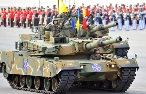 В Южной Кореи прошел масштабный военный парад