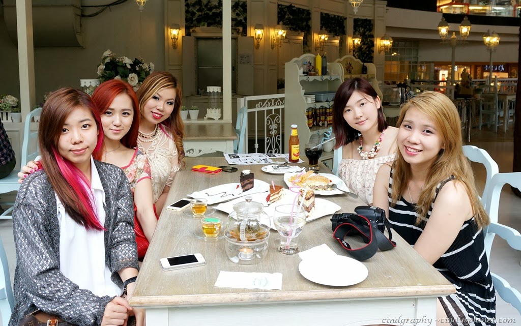 [Garden%2520Bday%2520Celebration14%255B3%255D.jpg.webp]