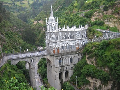 Church-built-across-a-deep-river-gorge-...-Las-Lajas-Sanctuary-Ipiales-Colombia