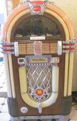 8.8.11 VT Wurlitzer music box at the diner
