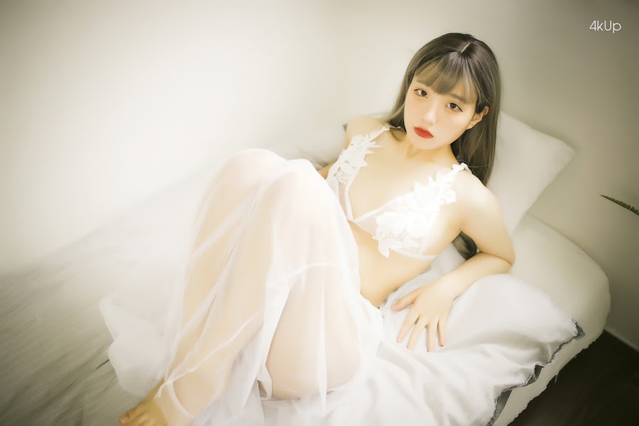 Jeong Jenny (정제니) – Jenny’s maturity – Moon Night Snap