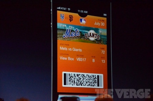 iOS 6 帶來了兩款全新的內建應用程式，分別是負責存放門票、車票、信用卡等資訊的 PassBook 以及 Apple 自家的地圖應用程式