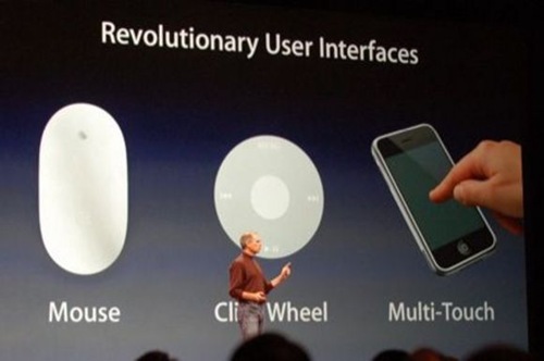 而蘋果的 iPhone 則採用現今較為流行的電容式觸控