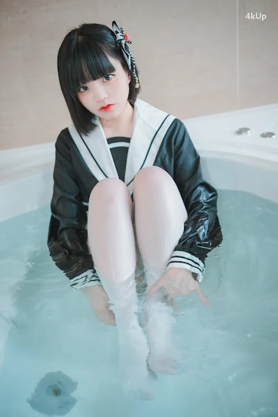 DJAWA Photo – Jeong Jenny (정제니) “Swimming Lessons #12”