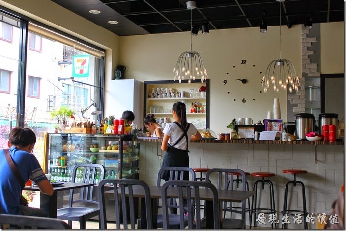 台南【初食手作廚房】的餐廳內部空間。