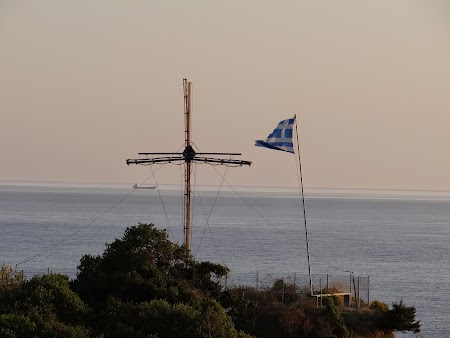 15. Cruce si steag grecesc.JPG