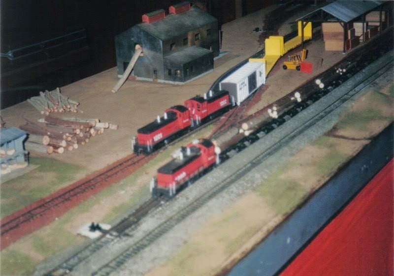 [08-HO-Scale-Layout-at-the-Lewis-Coun%255B1%255D.jpg]