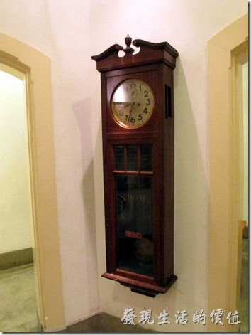 『南區氣象站』內還保留了當時需要上發條的時鐘。