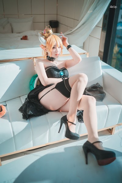 DJAWA Photo – Bambi (밤비) – Halloween with Bowsette (Super Mario Bros.)