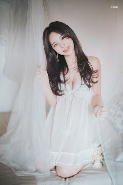 DJAWA Photo – Zzyuri (쮸리) Alluring White