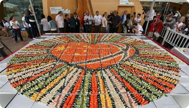 biggest-sushi-mosaic