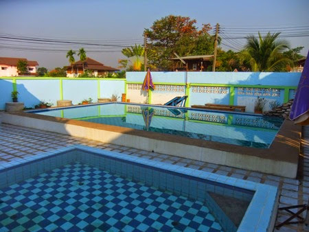 la piscina del 4T Guesthouse, Sukhothai