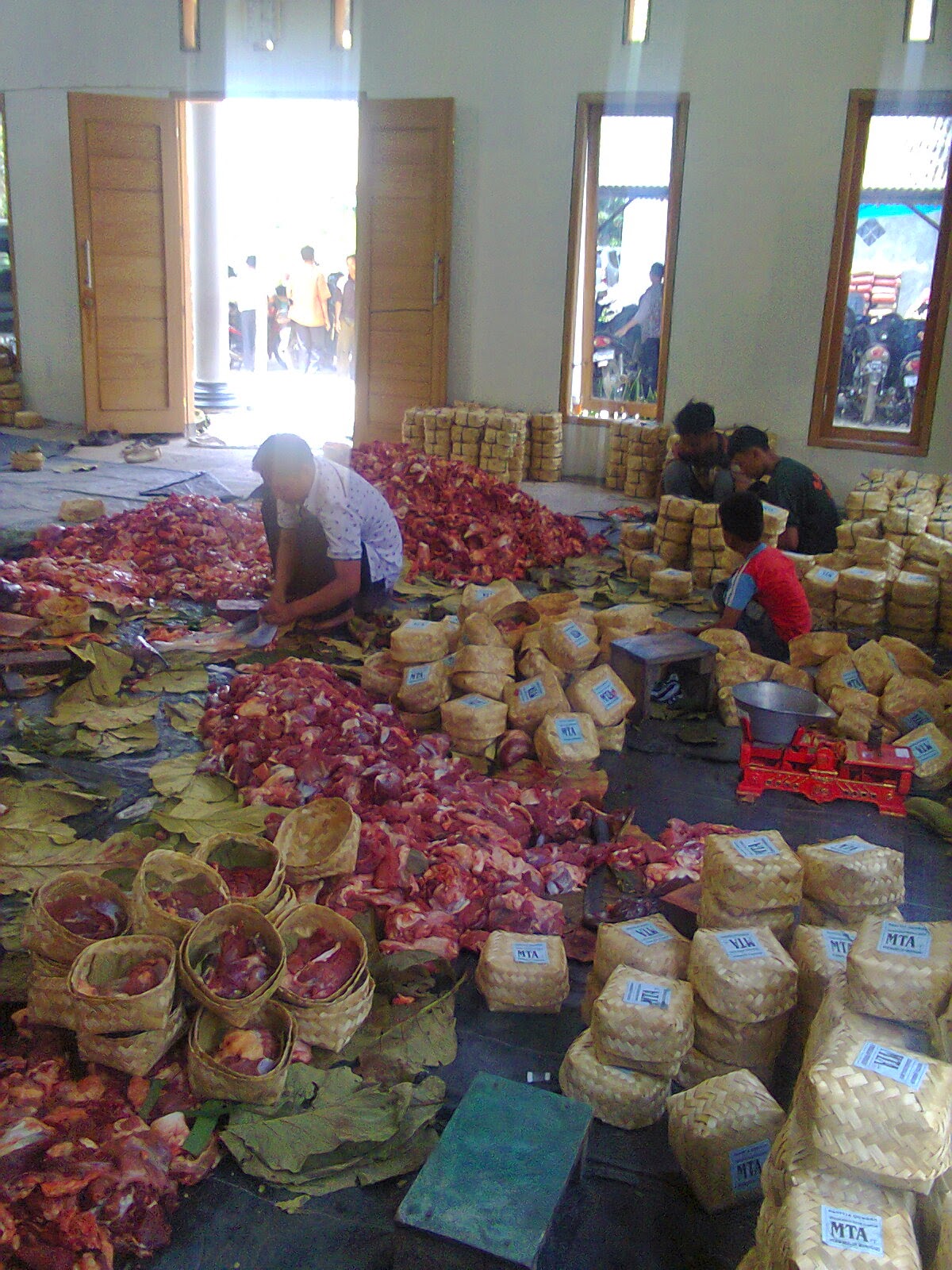 Orang Yang Berhak Menerima Daging Kurban Disebut - Coba Sebutkan