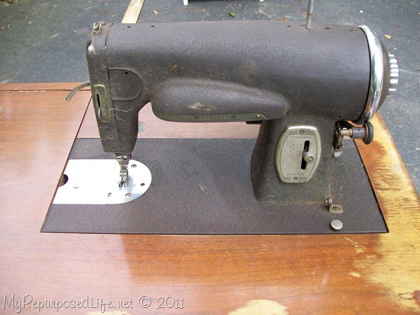 how to remove vintage sewing machine from it's cabinet