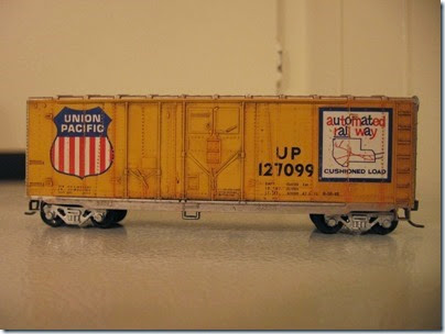 IMG_6249 Athearn  40-foot Grain-Loading Boxcar Union Pacific #127099