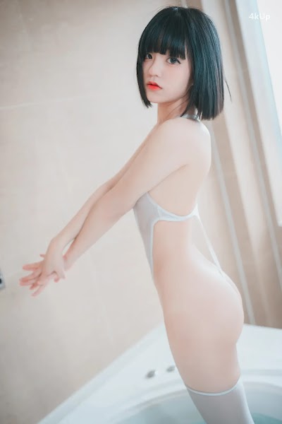 DJAWA Photo – Jeong Jenny (정제니) “Swimming Lessons #12”