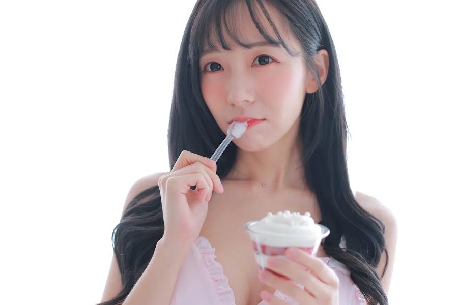 쏘블리 (@leeesovely) Housekeeper 2-1 Photo Set Collection