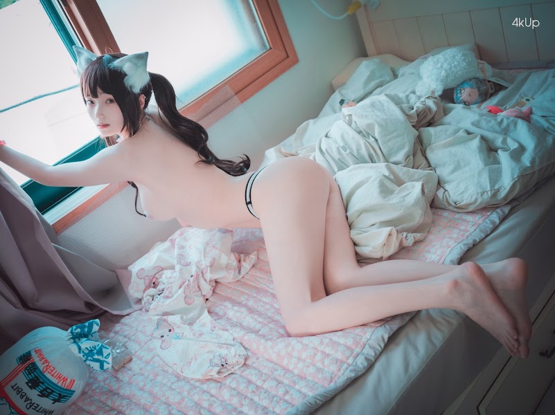 DJAWA Photo – Bambi (밤비) The cat I picked up turned into a girl